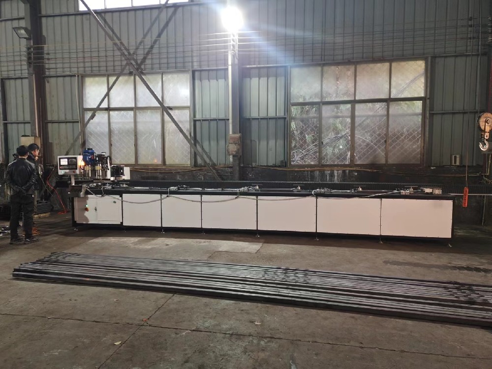 自動翻面鉆孔機(jī)